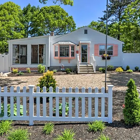 Charming West Yarmouth Home About 2 Mi To Beach!